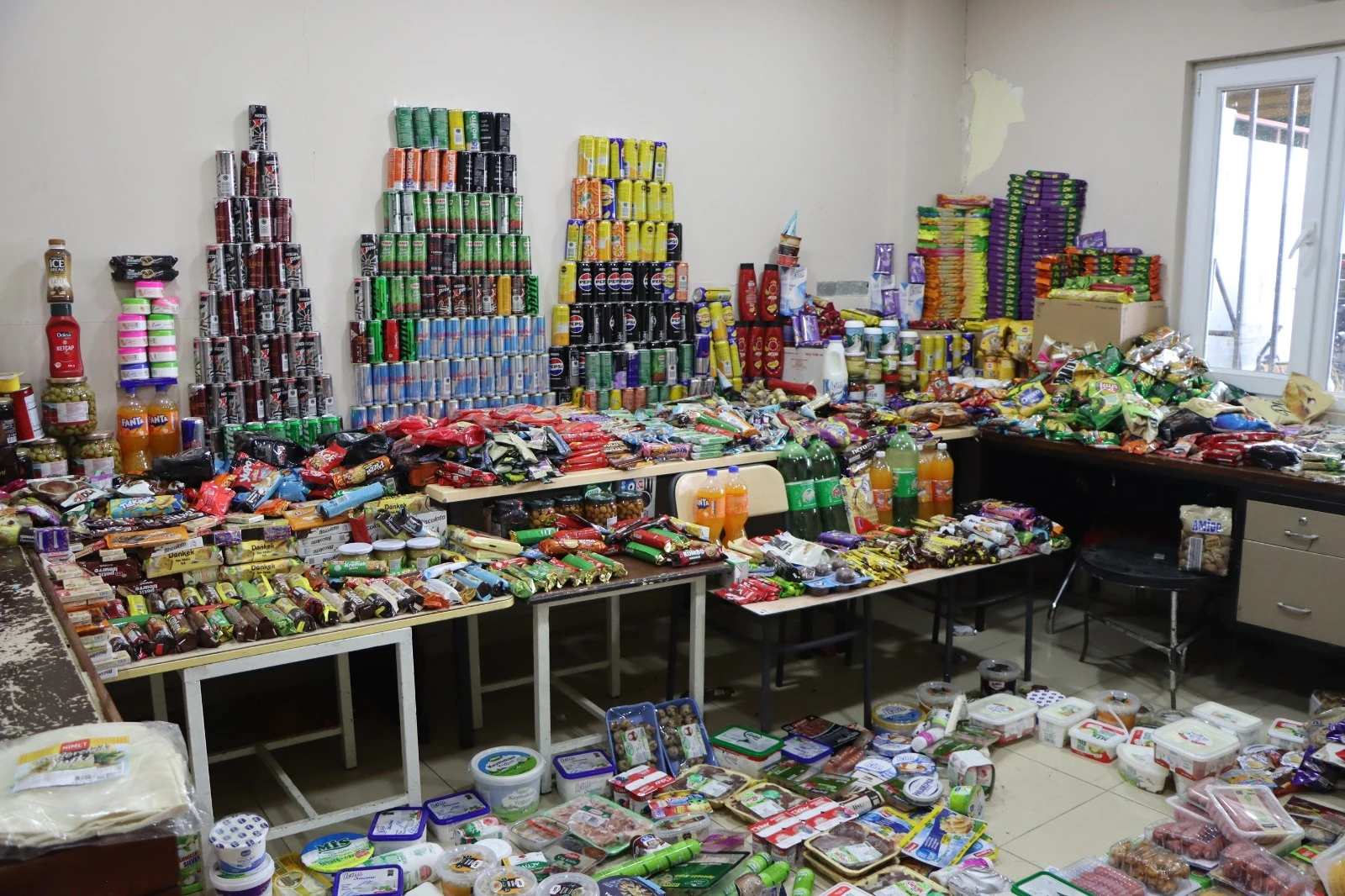 Urfa’da 1,5 milyon TL’lik tarihi geçmiş ürünlere el konuldu