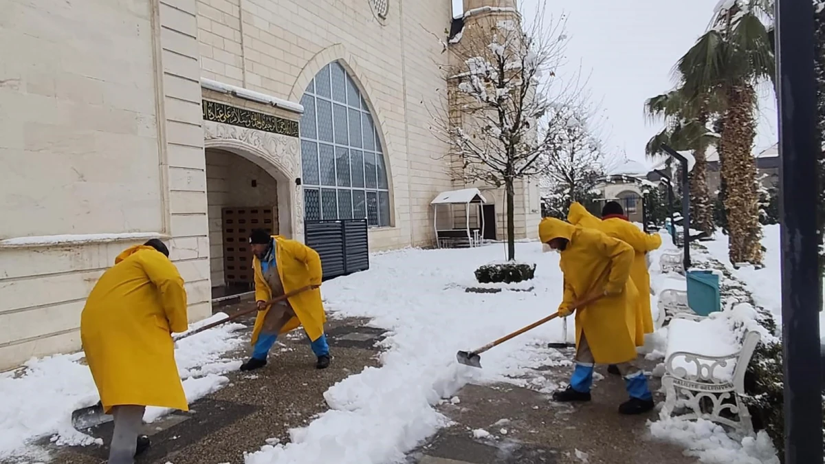 Haliliye’de karla mücadele dört koldan sürüyor