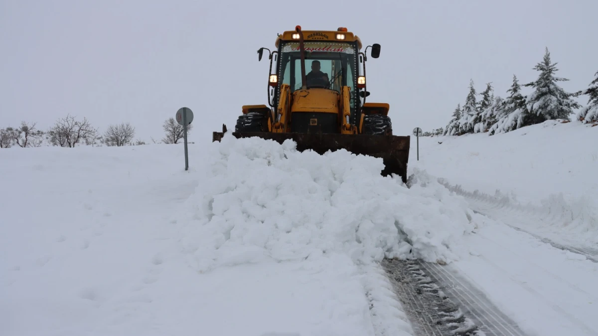 Karla mücadelede ilçelerde koordineli şekilde devam ediyor