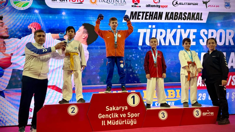 Eyyübiyeli minik karateci Türkiye ikincisi oldu