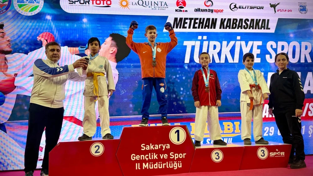 Eyyübiyeli minik karateci Türkiye ikincisi oldu