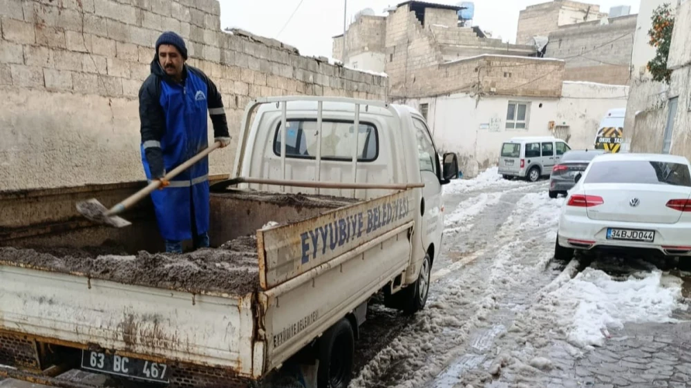 Eyyübiye’de sokak sokak kar temizliği