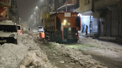 Haliliye ekipleri karla mücadele için sahada