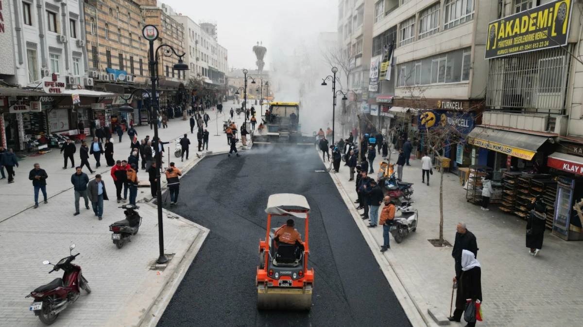 Divanyolu’nda asfalt serimi başladı