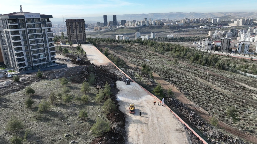 Doğukente 17 metrelik yol yatırımı