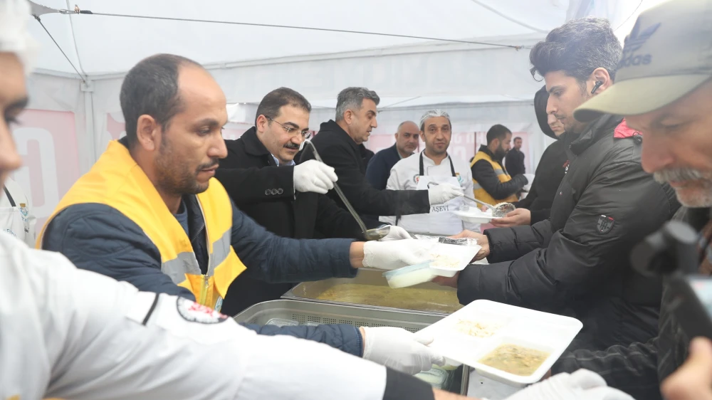 Başkan Canpolat ve Günbegi, iftar sofrasında vatandaşlarla buluştu