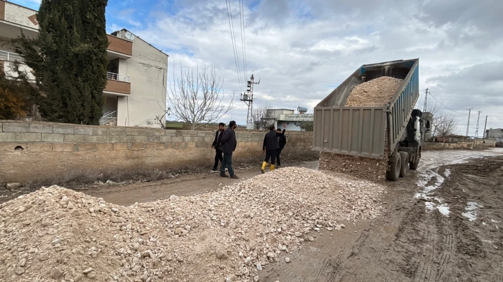 Eyyübiye kırsal mahalle yollarında yapım devam ediyor