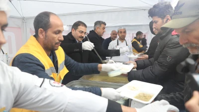 Başkan Canpolat ve Günbegi, iftar sofrasında vatandaşlarla buluştu