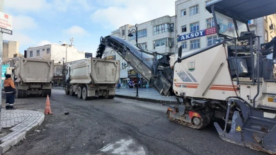 Divanyolu yayalaştırma projesinde asfalt öncesi zemin çalışması yapılıyor