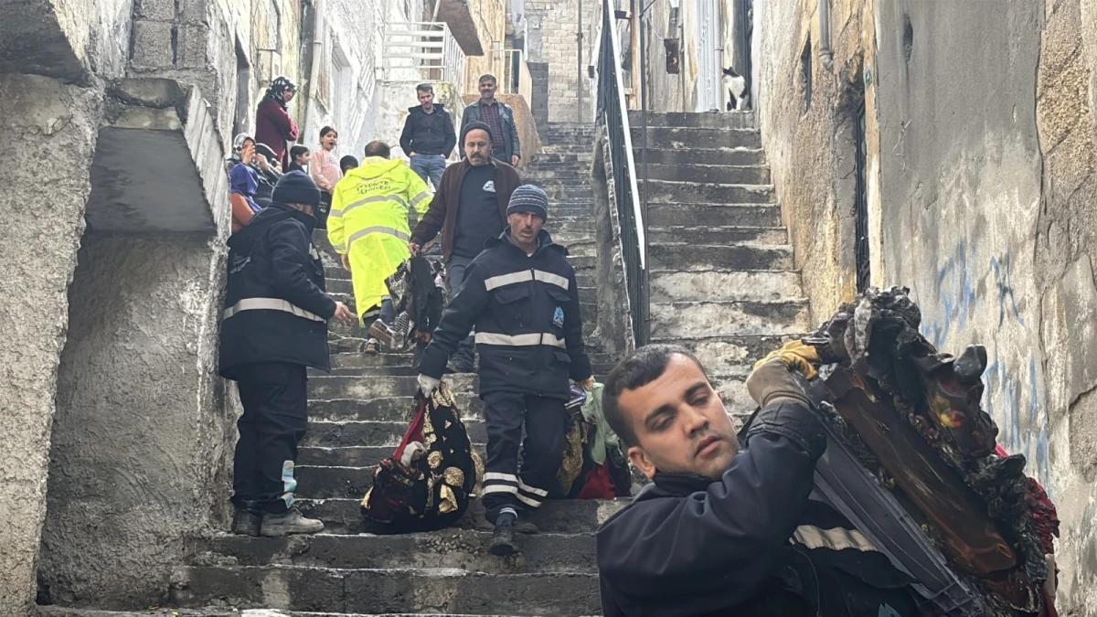 Evi yanan aileye Eyyübiye belediyesi sahip çıktı