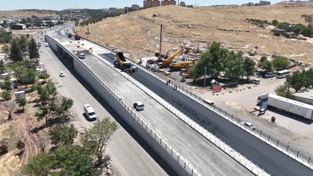 Evren Sanayi Kavşağı'nda asfalt serimi devam ediyor