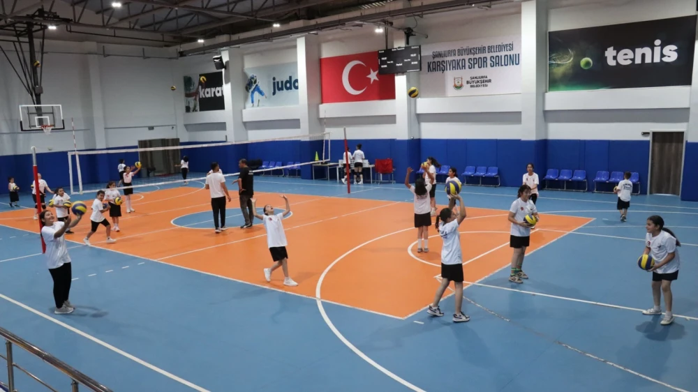 Kız çocuklarından voleybol kursuna yoğun ilgi