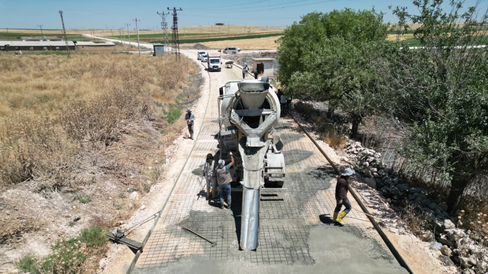 Urfa’da beton yol atağı devam ediyor
