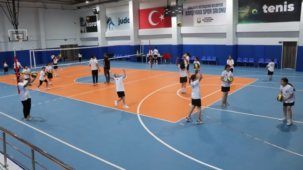 Kız çocuklarından voleybol kursuna yoğun ilgi