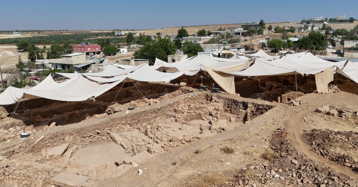KARAKÖPRÜ’DE 11 BİN YILLIK TARİHE IŞIK TUTAN KAZILAR SÜRÜYOR