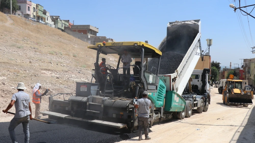 ŞEYH MAKSUT TÜRBE YOLU SICAK ASFALTLA YENİLENDİ