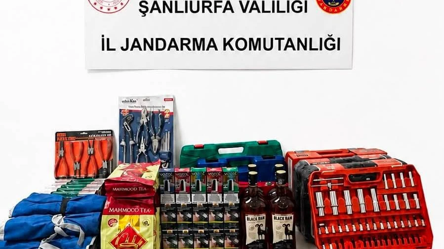 Şanlıurfa'da Jandarmadan Kaçakçılık Operasyonu: Araçtan Kaçak Ürünler Çıktı