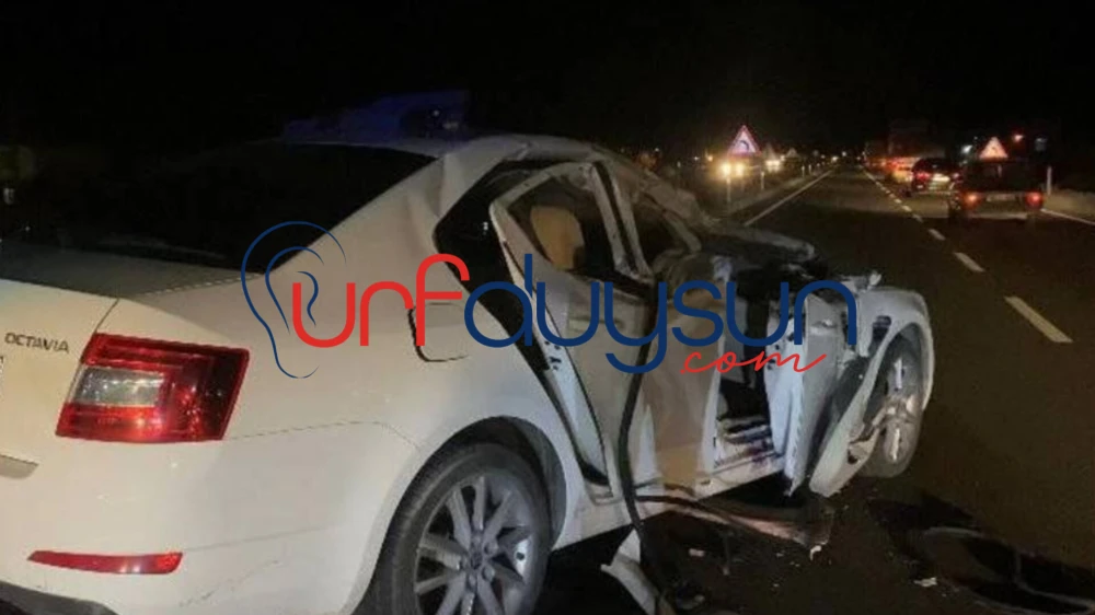 Akçakale Yolunda Feci Kaza! Araç Bariyerlere Çarptı, 1 Yaralı