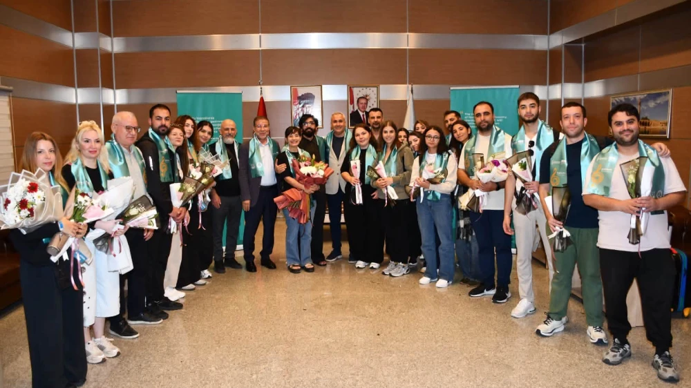 Harran Üniversitesi’nin Gururu Vox Humanis Dünya Birincisi Olarak Şanlıurfa’ya Döndü