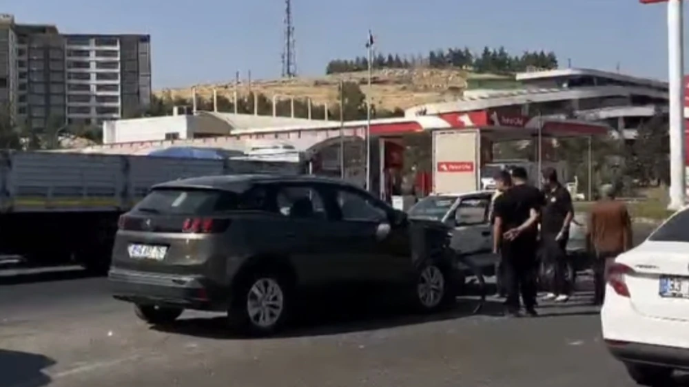 URFA’DA FECİ KAZA! İKİ OTOMOBİL ÇARPIŞTI, 3 KİŞİ YARALANDI
