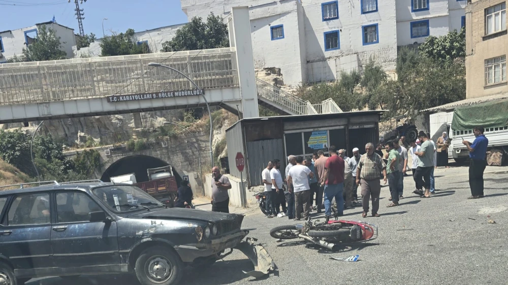 Birecik’te ticari taksi ile motosiklet çarpıştı: 1 yaralı