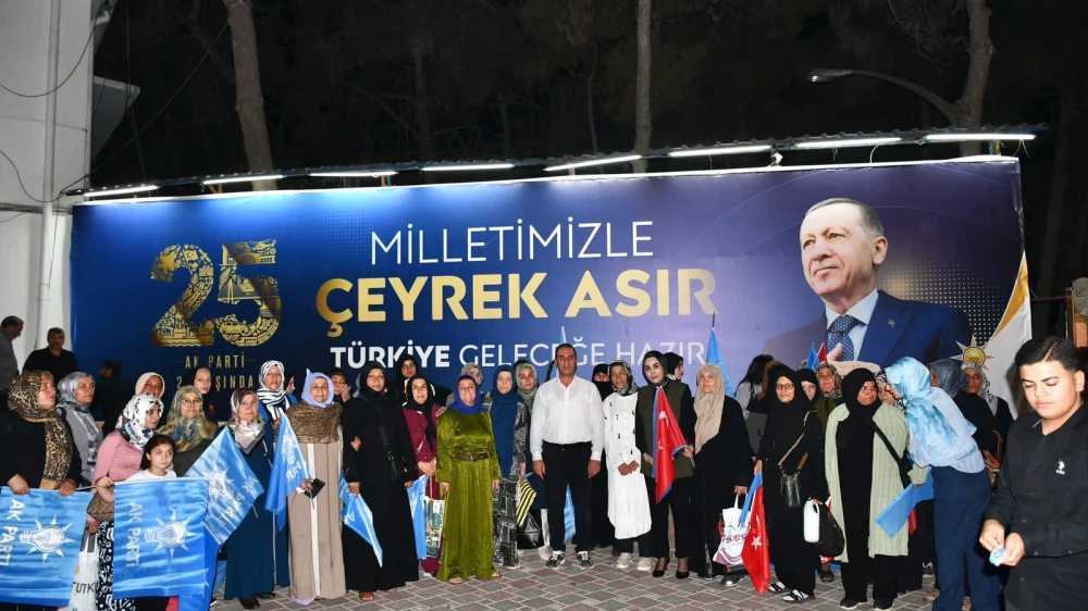 AK PARTİ’DE 25. YIL HEYECANI! ŞANLIURFA’DAN MİTİNGE GÜÇLÜ KATILIM