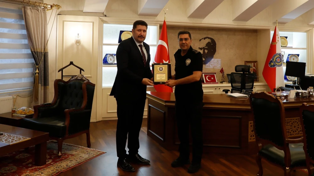 ŞANLIURFA’DA EMNİYET TEŞKİLATINDA VEDA! ALİ RAŞİT AMASYALI YENİ GÖREV YERİNE UĞURLANDI