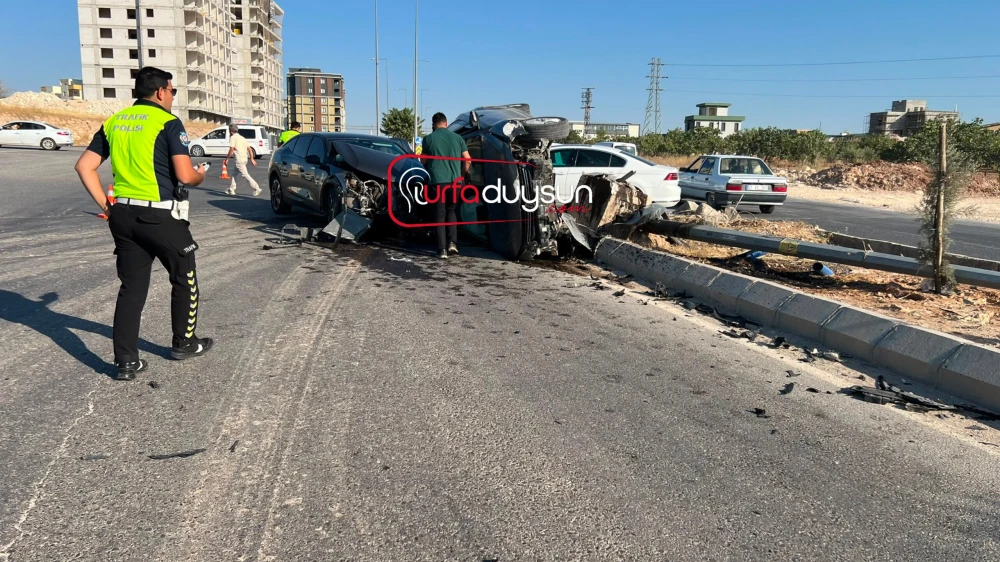 URFA’DA SABAH SAATLERİNDE FECİ KAZA! İKİ ARAÇ HURDAYA DÖNDÜ: 2 YARALI