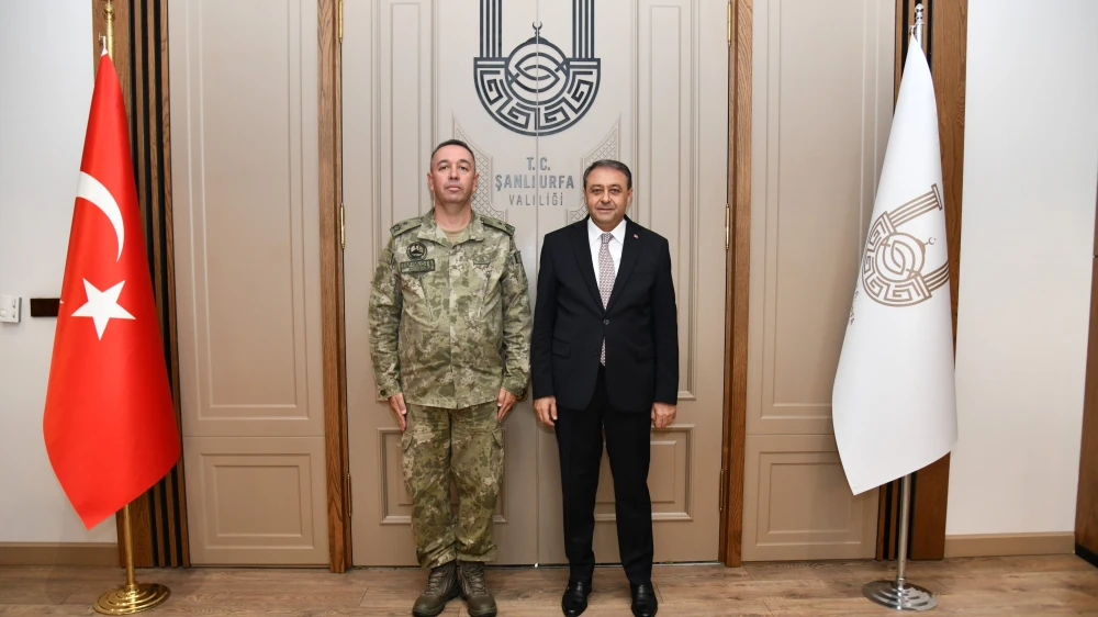 VALİ ŞILDAK’TAN EMEKLİYE AYRILAN TUĞGENERAL ÜZEYİR DURMUŞ’A TEŞEKKÜR