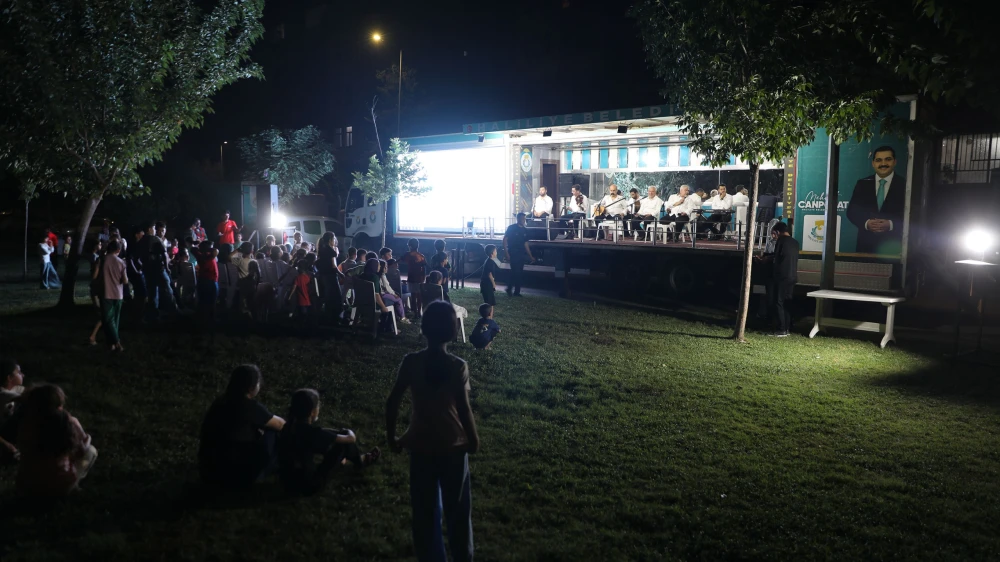 HALİLİYE'DE YAZ AKŞAMLARI MÜZİK VE EĞLENCEYLE ŞENLENİYOR