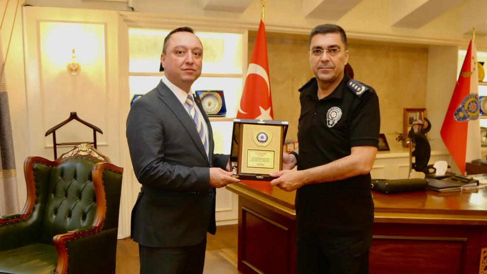 ŞANLIURFA EMNİYETİ’NDEN VEDA PLAKETİ
