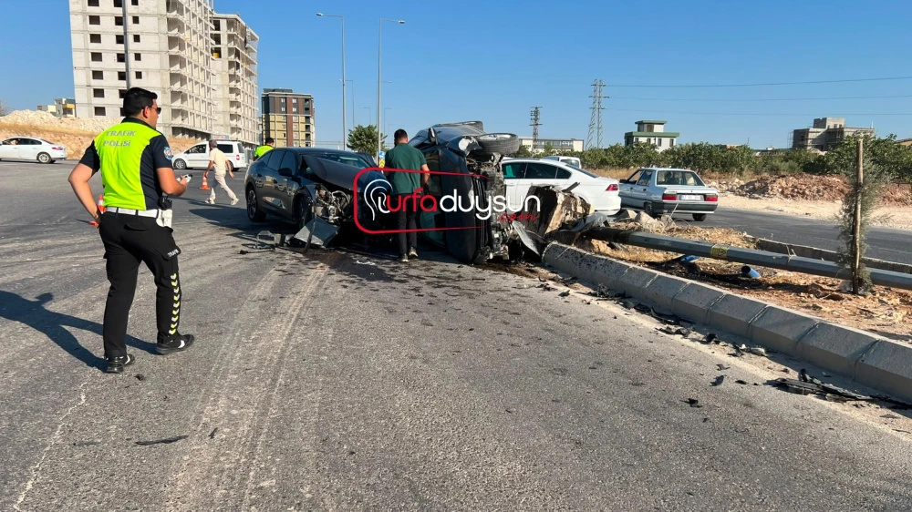 URFA’DA SABAH SAATLERİNDE FECİ KAZA! İKİ ARAÇ HURDAYA DÖNDÜ: 2 YARALI