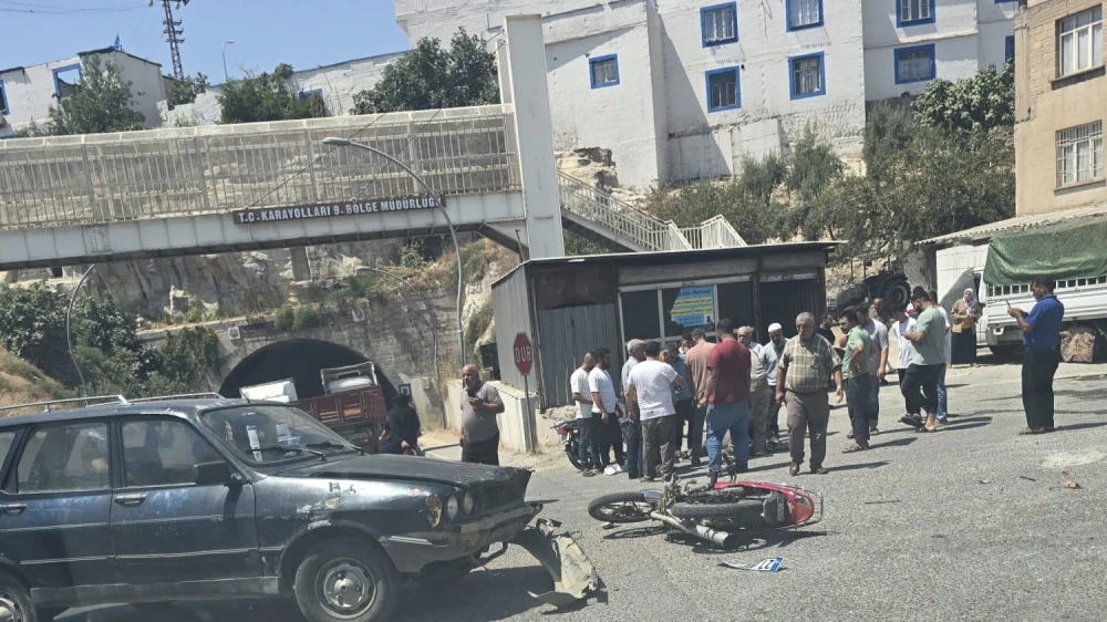 Birecik’te ticari taksi ile motosiklet çarpıştı: 1 yaralı