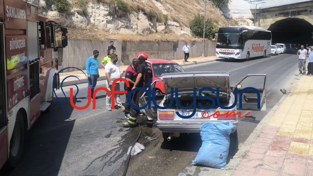Birecik Tünel Girişinde Kafa Kafaya Çarpıştılar: 4 Yaralı