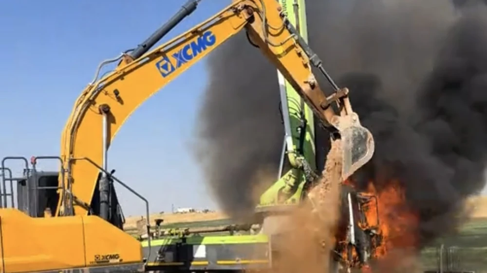 Urfa'da Beton Dökümü Sırasında İş Makinesi Alevlere Teslim Oldu