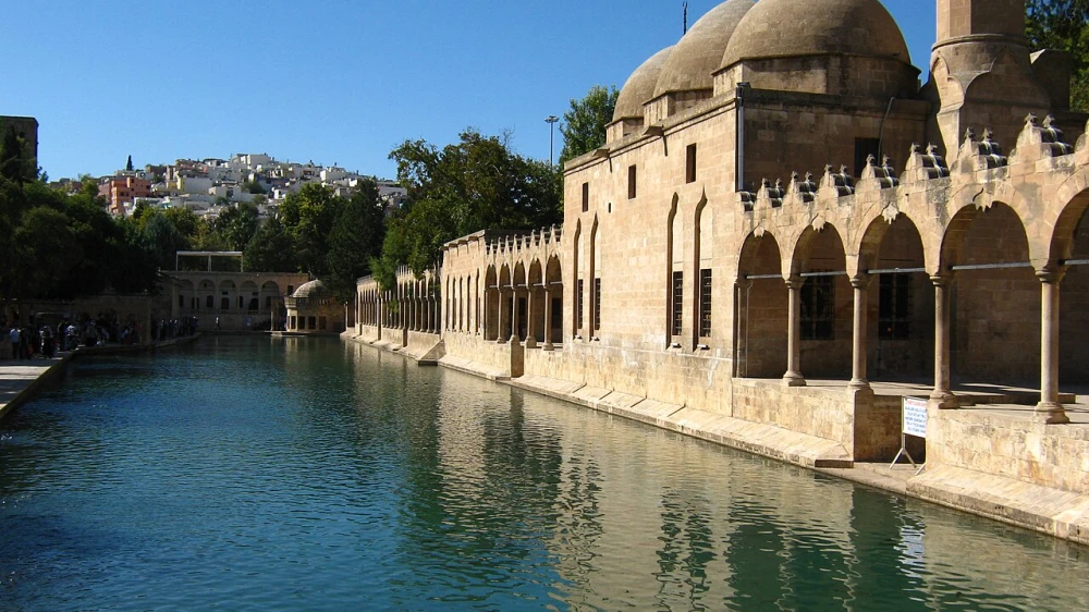 Urfa Balıklıgöl’ün Hikayesi Nedir Urfa Balıklıgöl’deki Balıkların Sırrı Nedir