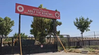 BİRECİK’TE KAHREDEN OLAY: 3 YAŞINDAKİ ABDİ EMİN, DEDESİNİN ARACININ ALTINDA CAN VERDİ