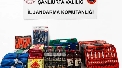Şanlıurfa'da Jandarmadan Kaçakçılık Operasyonu: Araçtan Kaçak Ürünler Çıktı