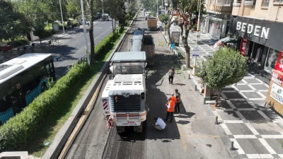 Atatürk bulvarı sıcak asfaltla yenileniyor