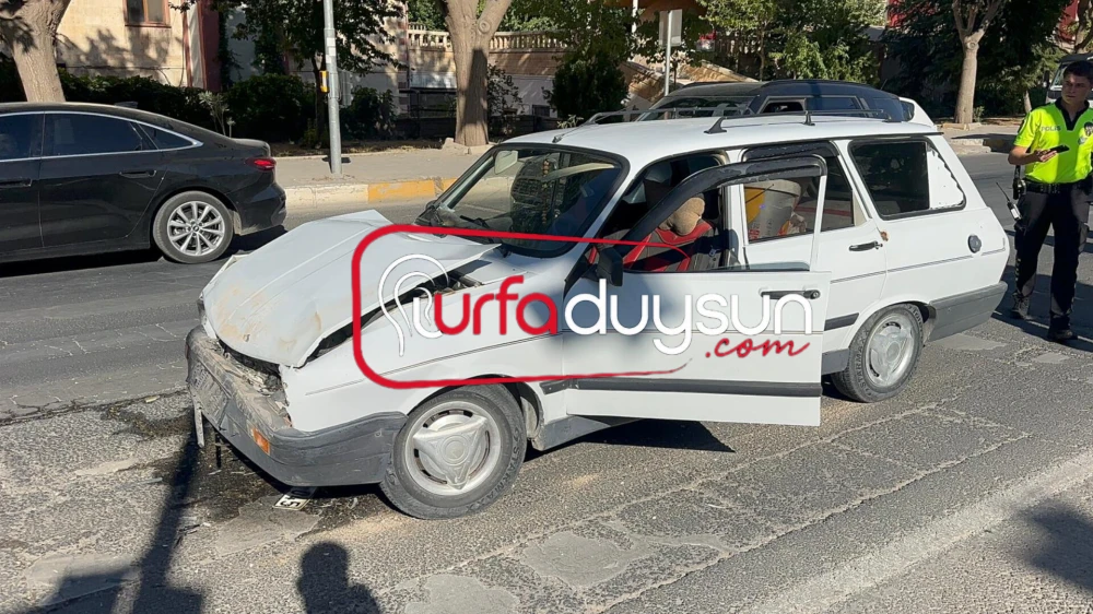 ŞANLIURFA’DA İKİ OTOMOBİL ÇARPIŞTI: 2 YARALI