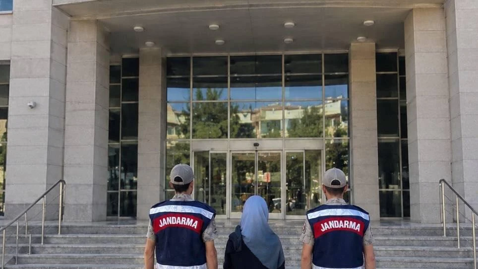 URFA’DA HIRSIZLIKTAN ARANAN KADIN YAKALANDI! 19 YIL 3 AY 27 GÜN HAPİS CEZASI VARDI