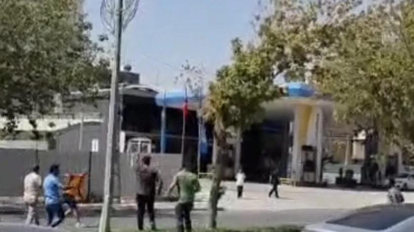 URFA’DA YOLDA DEHŞET: SÜRÜCÜLERE KÜFÜR EDİP TAŞLADI