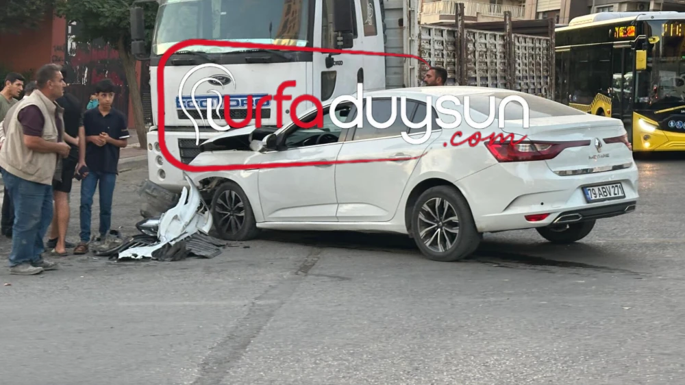 URFA’DA KAMYON İLE OTOMOBİL ÇARPIŞTI: 1 YARALI