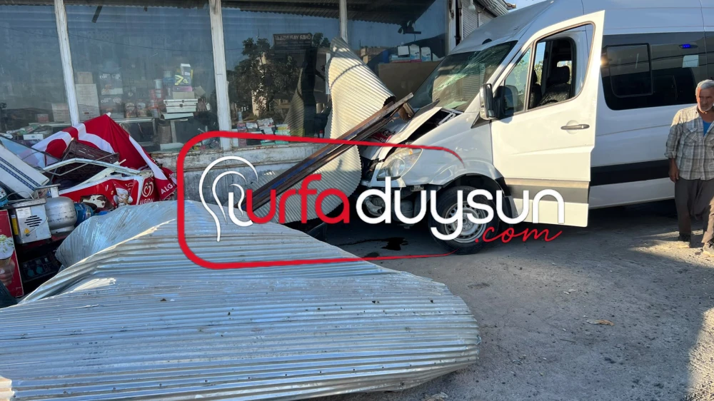 URFA’DA FECİ KAZA! İŞÇİ SERVİSİ İŞ YERİNE GİRDİ: 7 YARALI