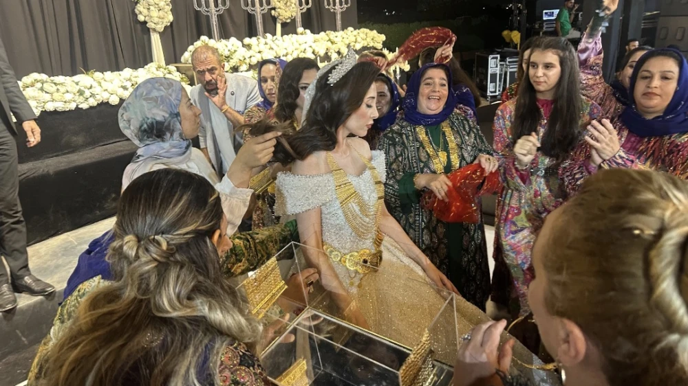 KARAKEÇİLİ AŞİRETİNDE GÖRKEMLİ DÜĞÜN! OZAN AKIL’IN MUTLULUK GECESİNDE ADETA PARA YAĞDI