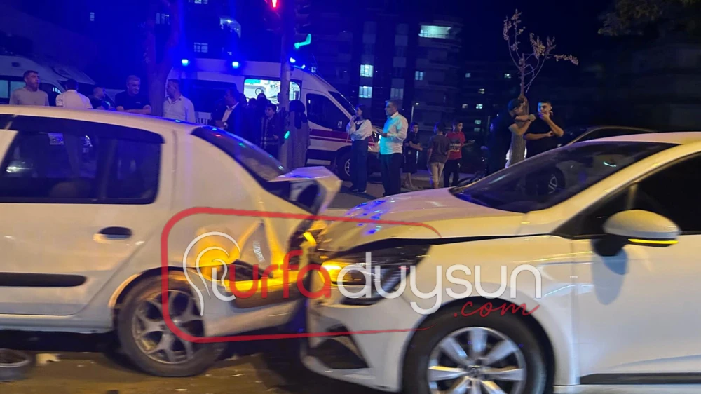 URFA’DA TRAFİK KAZASI! İKİ ARAÇ ÇARPIŞTI, 2 YARALI