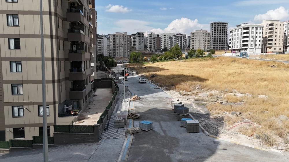 KARAKÖPRÜ’DE SOKAKLAR YENİLENİYOR