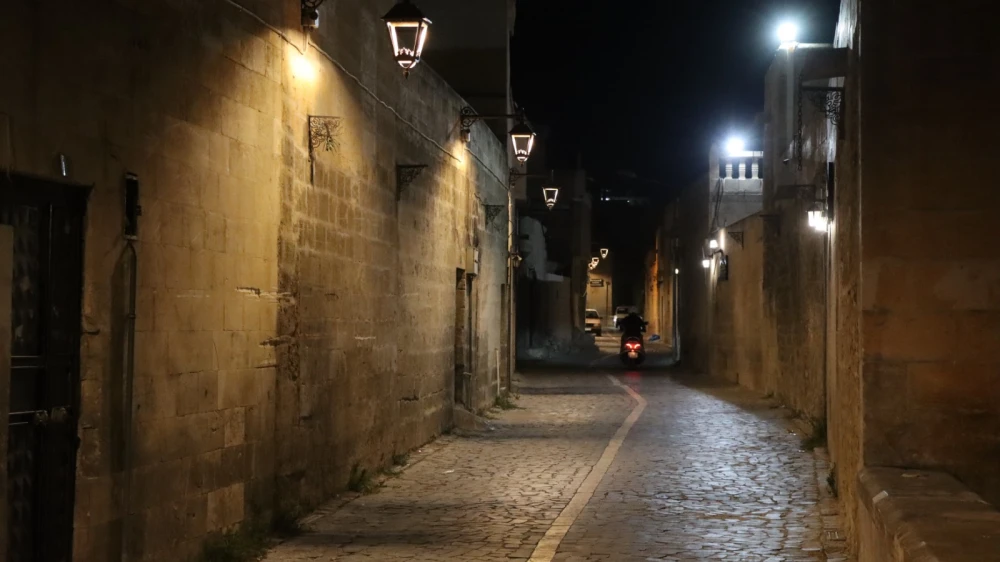 URFA’NIN TARİHİ SOKAKLARI GECELERİ IŞIL IŞIL