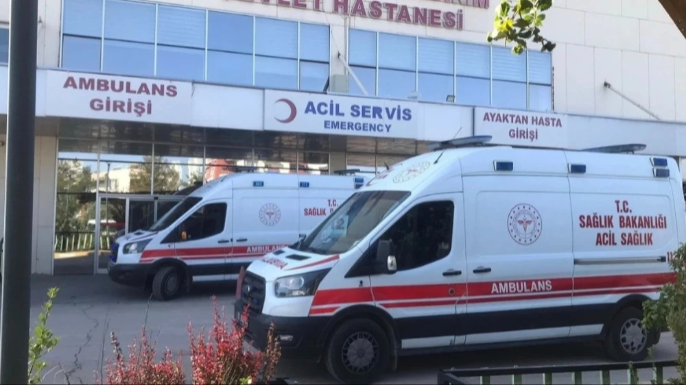 BOZOVA’DA GECE YARISI EVDE DEHŞET: 3 YARALI, 2 GÖZALTI