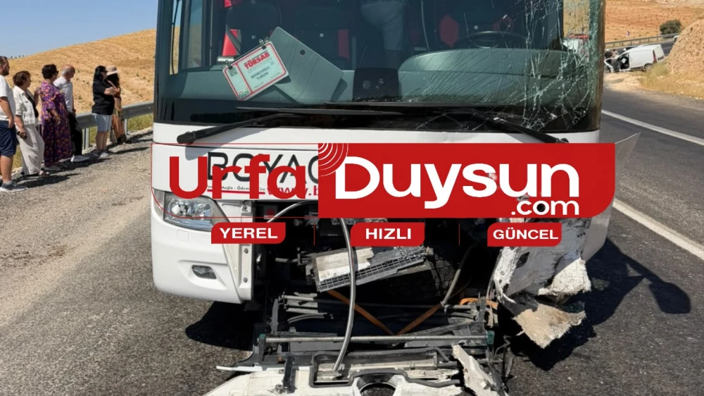 URFA’DA TUR OTOBÜSÜ İLE OTOMOBİL ÇARPIŞTI: 1 YARALI